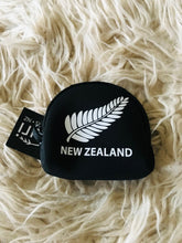 Load image into Gallery viewer, new zealand silver fern black coin purse porch with zipper nz souvenir | marketzone christchurch
